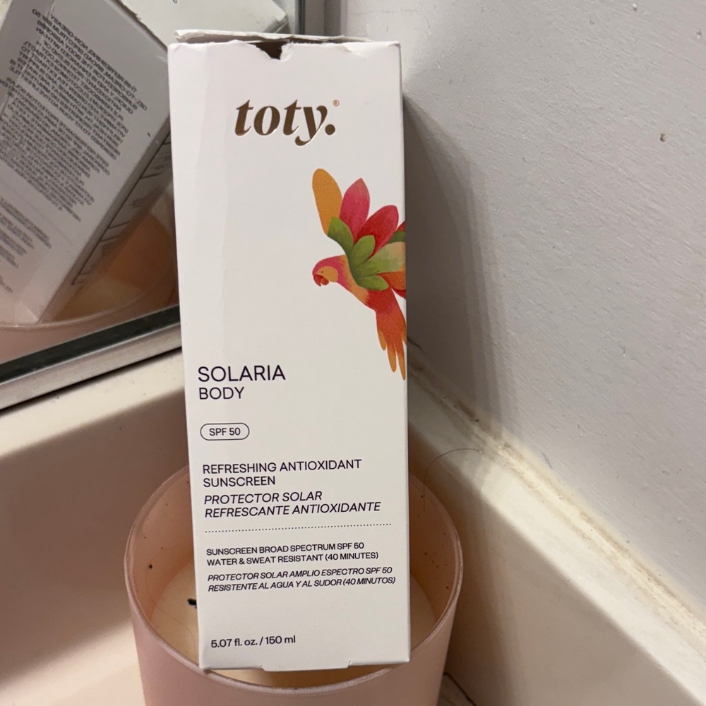Solaria Body Refreshing Antioxidant Sunscreen SPF 50 - White